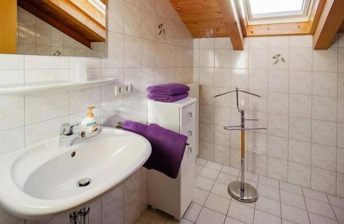 Weissbach Apartment | Apartment in Bayerisch Gmain with balcony or terrace