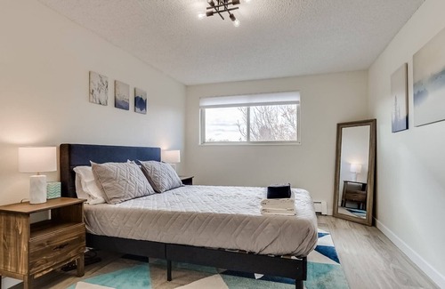 Arvada Plaza Area Apartment | Apartment in Downtown Arvada | Near Red Rocks