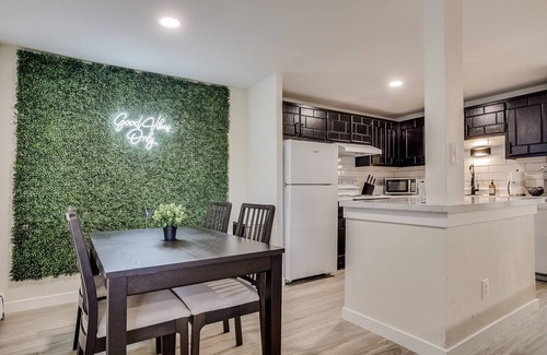 Arvada Plaza Area Apartment | Apartment in Downtown Arvada | Near Red Rocks