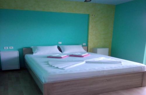 Rafina-Pikermi Apartment | Apartment in Greece near the Sea with Garden