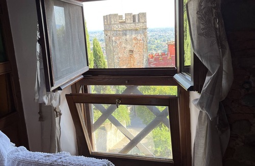 Buggiano Apartment | Apartment in the former 18th-century stables of Villa Sermolli