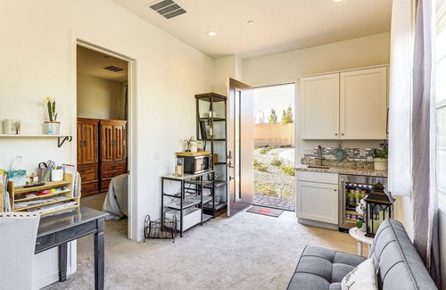 Las Vegas Apartment | Apartment in North Las Vegas w/Community Perks