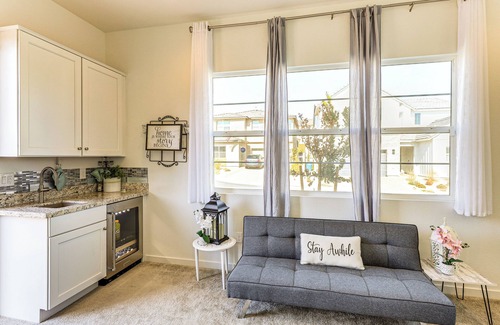 Las Vegas Apartment | Apartment in North Las Vegas w/Community Perks