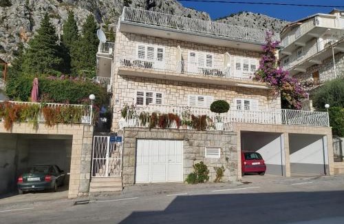 Borak Apartment | Apartment in Omiš with sea view, balcony, Wi-Fi (161-3)