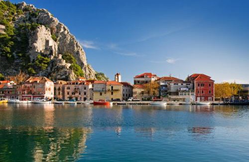 Borak Apartment | Apartment in Omiš with sea view, balcony, Wi-Fi (161-3)