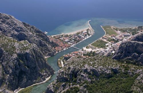 Borak Apartment | Apartment in Omiš with sea view, balcony, Wi-Fi (161-3)