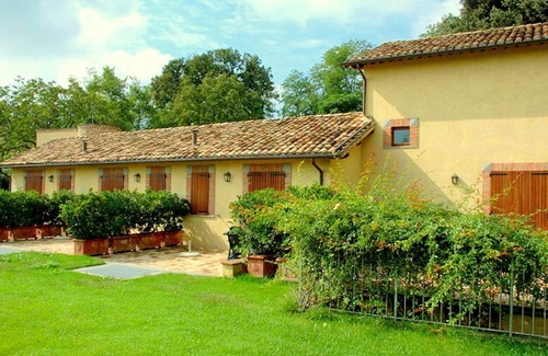 Perugia Apartment | Apartment in Perugia With Pool & Terrace