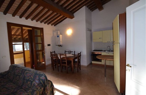 Campiglia Marittima Apartment | Apartment in residence with garden near the sea