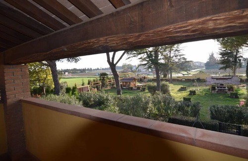 Campiglia Marittima Apartment | Apartment in residence with garden near the sea