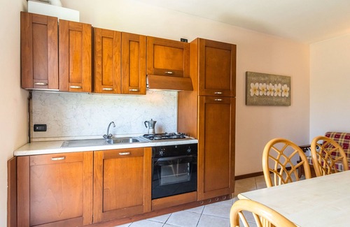 Cunettone House | Apartment in Salò with Pool and Olive Groves