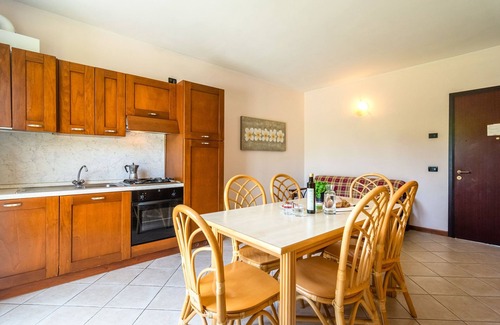Cunettone House | Apartment in Salò with Pool and Olive Groves