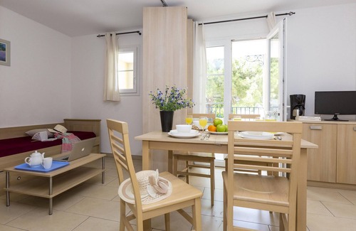 Solaro Apartment | Apartment in Solenzara, air conditioning, balcony, near the beach B6
