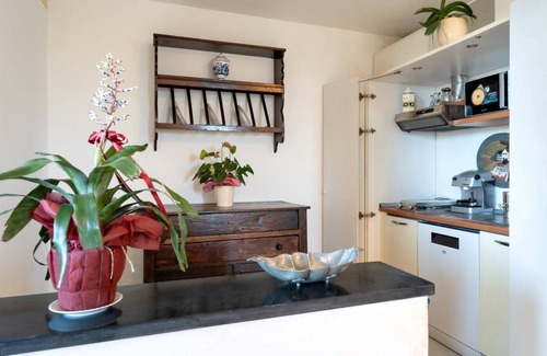 Diano Castello Condo | Apartment in villa at the foot of a historic village 5 minutes' drive from the sea