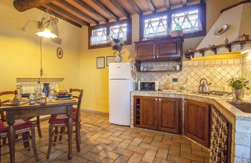 Poggiarello Villa | Apartment in villa with pool, WIFI, TV, terrace, pets allowed, parking, close to San Gimignano