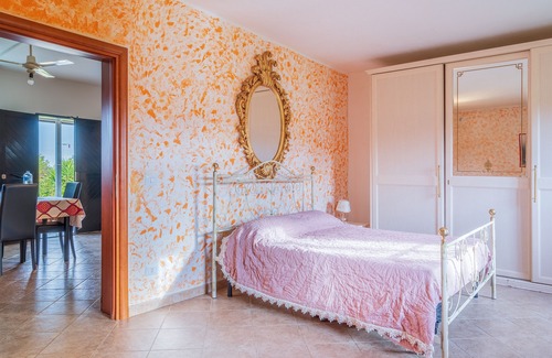 Lentini Apartment | Apartment "Indipendente Lentini" with Mountain View, Garden & Wi-Fi