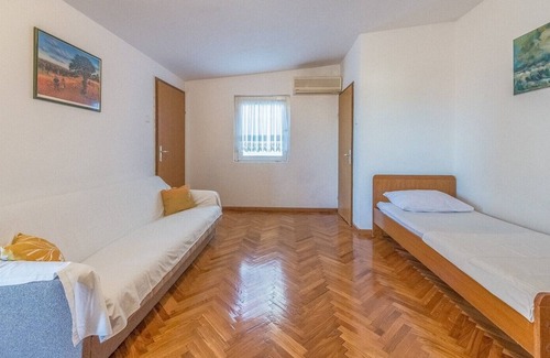 Jadrtovac Apartment | Apartment Ivic A3 near the beach