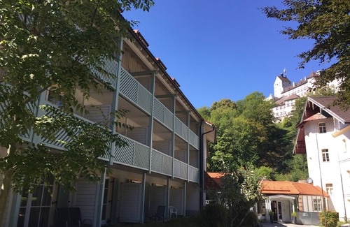 Hohenaschau im Chiemgau Apartment | Apartment Kampenwand Wohn- und Schlafraum mit Balkon, 26 qm, Aufzug im Haus