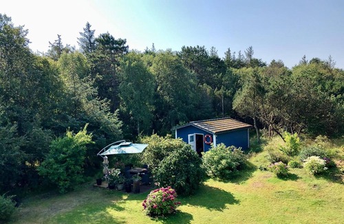 Steenodde Apartment | Apartment 'Karonga' with Shared Garden and Wi-Fi