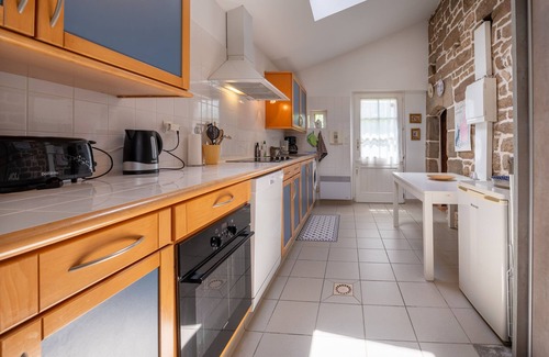 Erdeven Apartment | Apartment 'Ker Mané Teviec' with Shared Terrace, Shared Garden and Wi-Fi