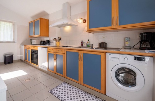 Erdeven Apartment | Apartment 'Ker Mané Teviec' with Shared Terrace, Shared Garden and Wi-Fi