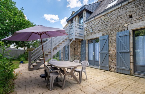 Erdeven Apartment | Apartment 'Ker Mané Teviec' with Shared Terrace, Shared Garden and Wi-Fi