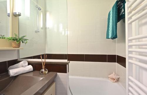 Le Dramont Apartment | Apartment L'Esquinade - FH205 by Interhome