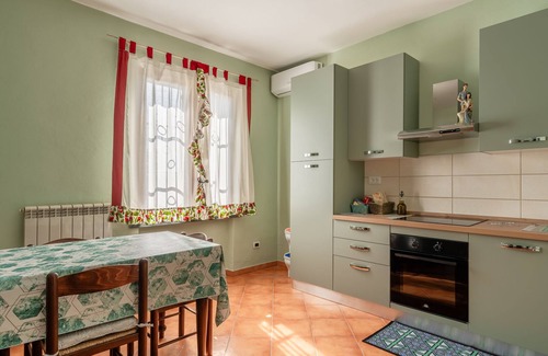 Monsummano Terme Apartment | Apartment 'La Casa Di Paola' with Private Garden, Wi-Fi and Air Conditioning