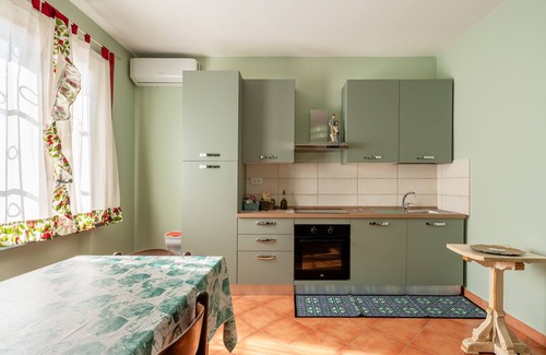Monsummano Terme Apartment | Apartment 'La Casa Di Paola' with Private Garden, Wi-Fi and Air Conditioning