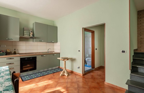 Monsummano Terme Apartment | Apartment 'La Casa Di Paola' with Private Garden, Wi-Fi and Air Conditioning