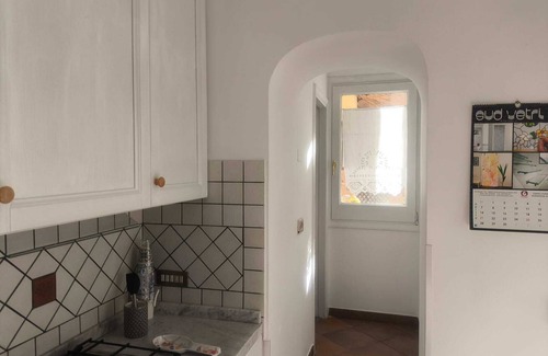 Vico Equense Apartment | Apartment 'La Dolce Pausa' with Mountain View, Wi-Fi and Air Conditioning