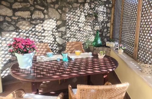 Vico Equense Apartment | Apartment 'La Dolce Pausa' with Mountain View, Wi-Fi and Air Conditioning