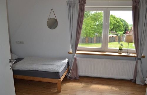 Heide Apartment | Apartment 'Landliebe' with Private Terrace, Private Garden and Wi-Fi