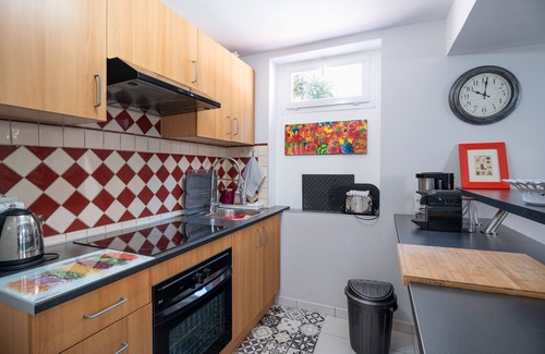 Le Revest-les-Eaux Apartment | Apartment 'Les Guernazelles' with Mountain View, Private Pool and Wi-Fi