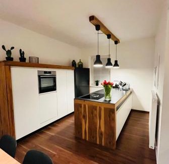 Maxglan House | Apartment Leo6