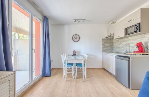 Le Verdon-sur-Mer Apartment | Apartment 'Les Vertmarines' with Shared Pool, Private Terrace and Wi-Fi