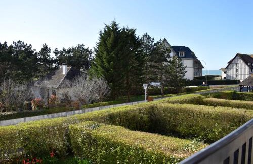Tourgeville Apartment | Apartment Les Terrasses de Tourgeville-3 by Interhome