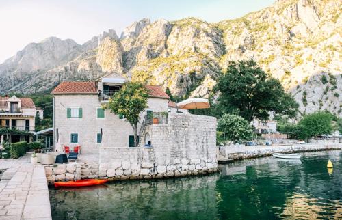 Orahovac Apartment | Apartment Lukiduki at the beach - Kotor