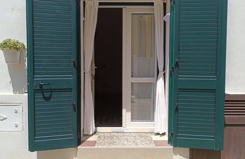 Tiggiano Apartment | Apartment 'Maison Peppe E Pepita - Suite Roma' with Wi-Fi and Air Conditioning