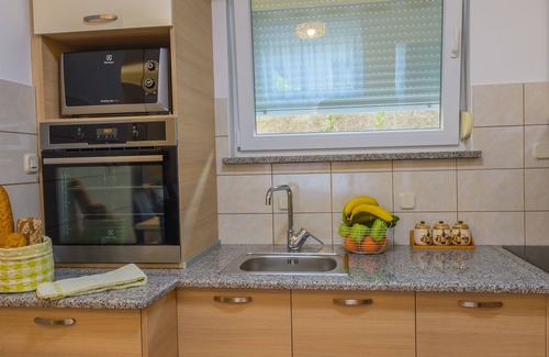 Jurdani Apartment | Apartment Midas (71081-A1) - Jurdani