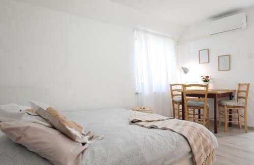 Gregovica Apartment | Apartment Mir