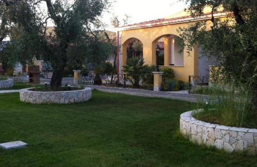 Montincello Apartment | Apartment 'Monolocale - Villa Terra Nostra' with Shared Pool, Wi-Fi and Air Conditioning