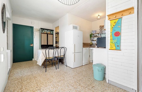 Creixell Apartment | Apartment 'Montsant' with Sea Views, Private Terrace and Air Conditioning