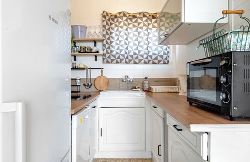 Creixell Apartment | Apartment 'Montsant' with Sea Views, Private Terrace and Air Conditioning