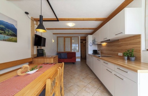 Resia Apartment | Apartment 'Mühlanderhof Apt Klopairspitze' with Shared Terrace and Wi-Fi