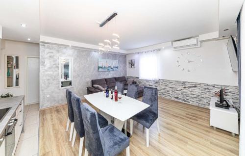 Kastel Stafilic Apartment | Apartment Near The Sea