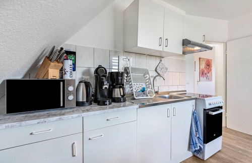 Klein Wittensee Apartment | Apartment 'Neue Ruhige Ferienwohnung' with Lake View and Wi-Fi