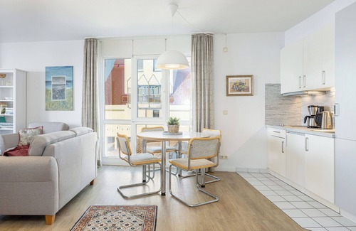 Laboe Apartment | Apartment no. 17 with balcony in the apartment house Strandhotel Laboe