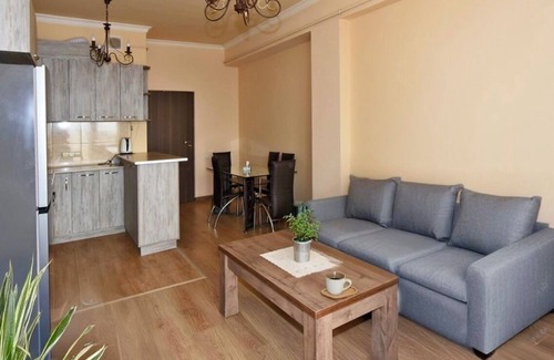 Kentron Apartment | Apartment on Glendale Hills