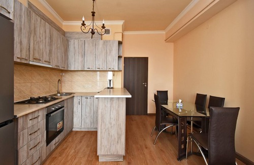 Kentron Apartment | Apartment on Glendale Hills