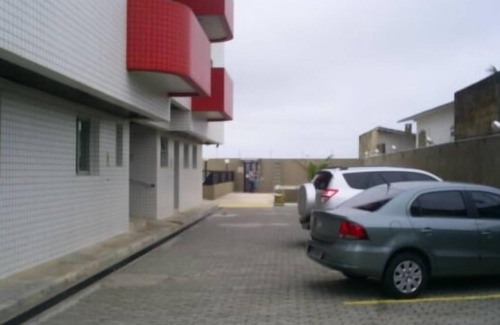 Centro Apartment | Apartment on the beach, walk in the sand in Itanhaem, with pool and sea view